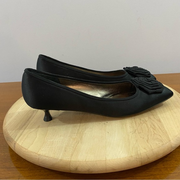 Salvatore Ferragamo Boutique Black Satin Leather Flower Pumps Heels Sz 9.5 B Y2K - Picture 5 of 13
